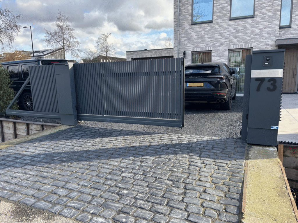 Project van HACK.nl bij een bedrijfspand
